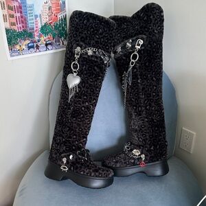 Black boots crocs T-Pain Unfurgettable limited edition